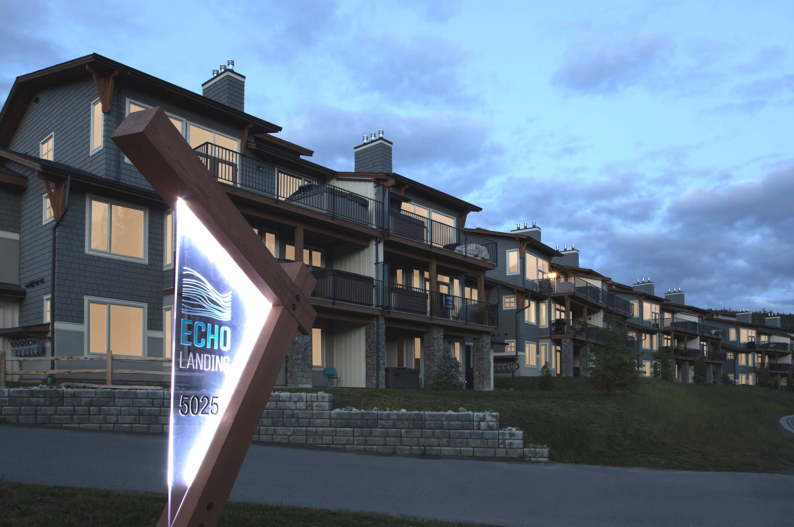 Painting Vinyl Siding Kamloops | Colored Vinyl Siding | Deck Privacy Wall | Vinyl Decking Kamloops | Merritt | Williams Lake | Chase BC | Nu-Vue Exteriors Ltd.