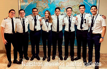 Estudiantes que persiguen una carrera de piloto de vuelo |American Flyers Española
